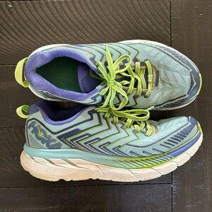 Hoka One One Clifton 4 Running Shoe Woman’s size US 7